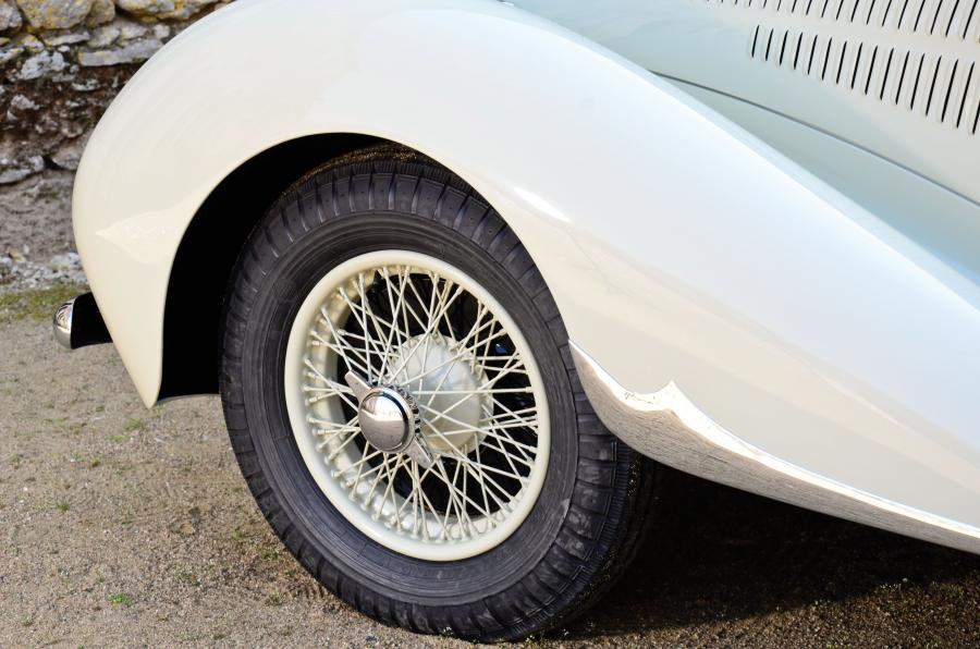 Детали экстерьера Delahaye 135 MS Coupe par Figoni & Falaschi 1938 года  (фото 23 из 59)